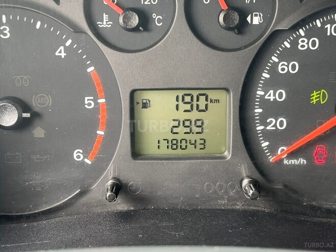 Ford Transit-13