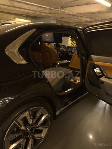 BMW 760 2023, 2,500 km - 4.4 l - Bakı