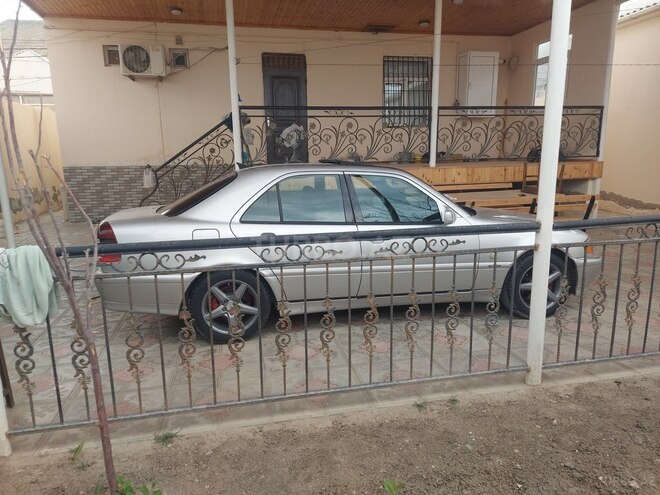 Mercedes C 180 1999, 298,000 km - 1.8 l - Bakı
