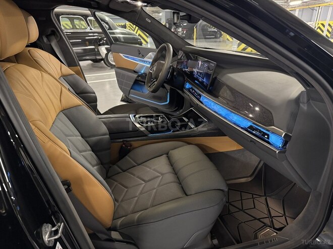 BMW 760 2023, 2,500 km - 4.4 l - Bakı