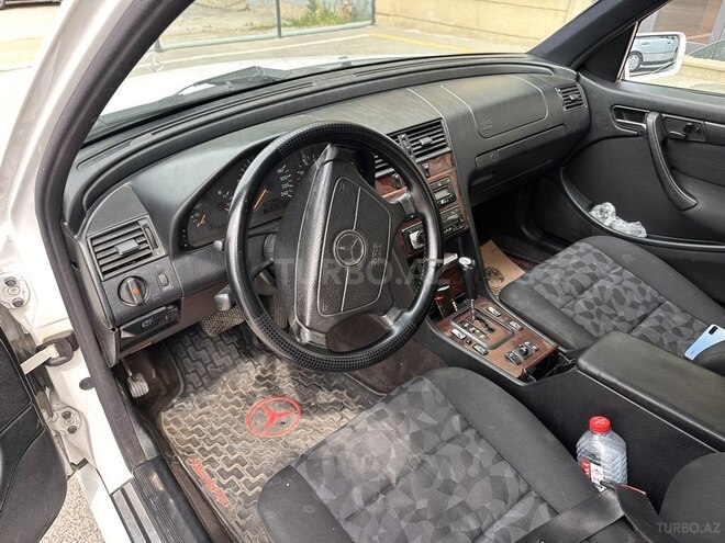 Mercedes C 200 2000, 330,000 km - 2.0 л - Bakı