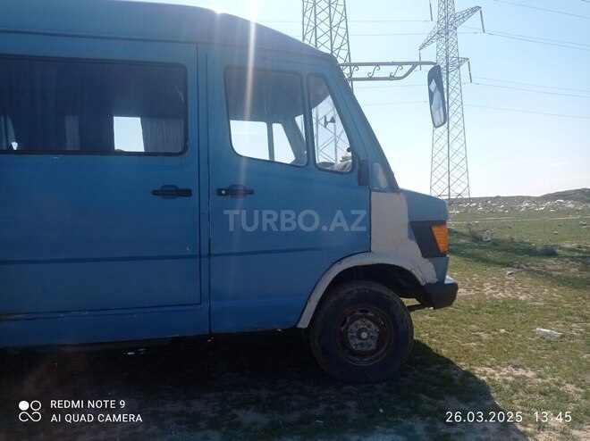 Mercedes 208 D 1991, 220,000 km - 2.5 л - Bakı