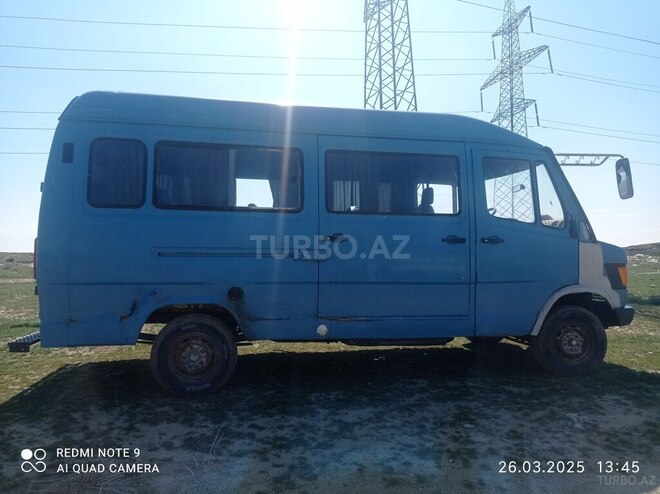 Mercedes 208 D 1991, 220,000 km - 2.5 л - Bakı