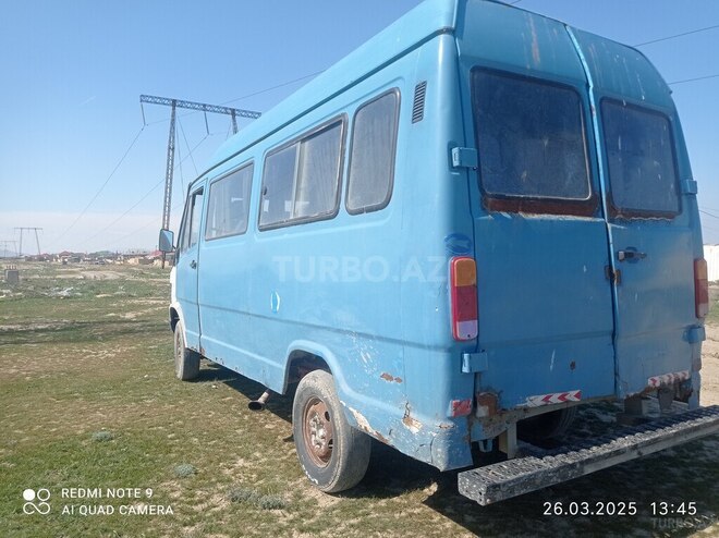 Mercedes 208 D 1991, 220,000 km - 2.5 л - Bakı