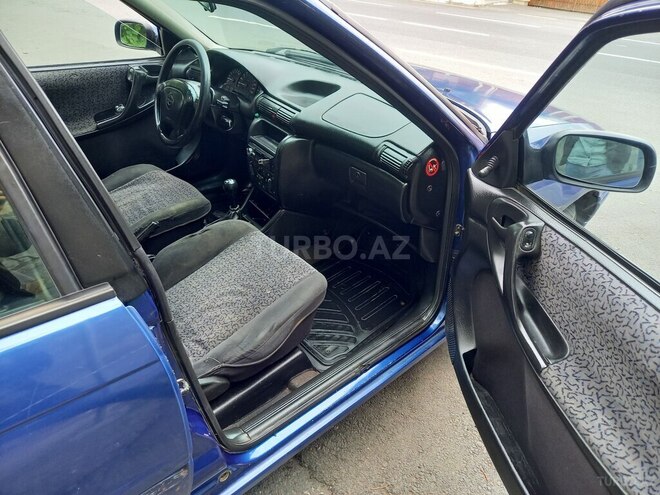Opel Astra 1996, 18,000 km - 1.6 l - Şəki