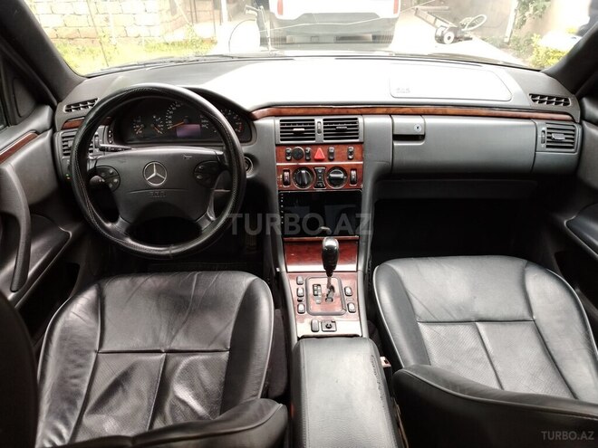 Mercedes E 320 2001, 195,000 km - 3.2 l - Bakı