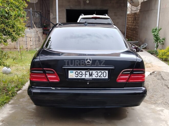 Mercedes E 320 2001, 195,000 km - 3.2 l - Bakı