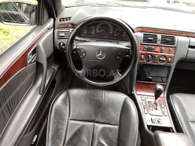 Mercedes E 320 2001, 195,000 km - 3.2 l - Bakı