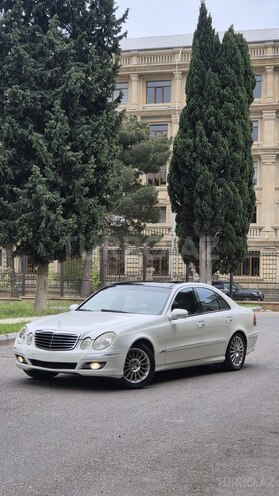 Mercedes E 280-1