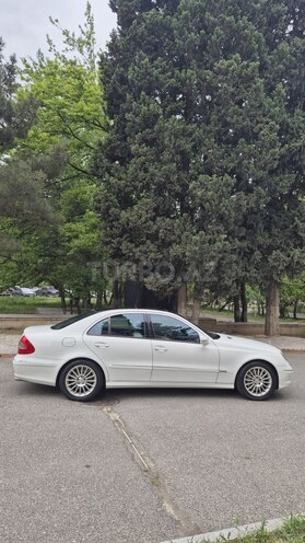 Mercedes E 280-8