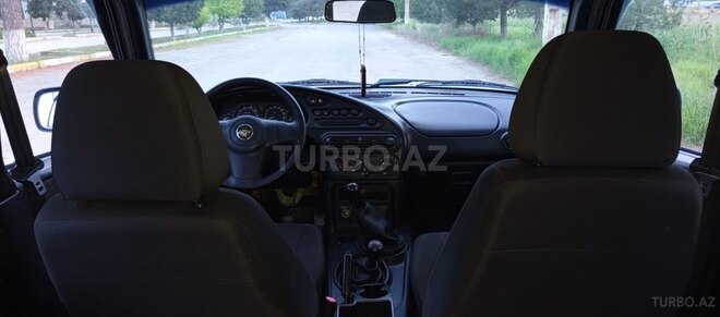 Chevrolet Niva 2015, 84,000 km - 1.7 л - Salyan