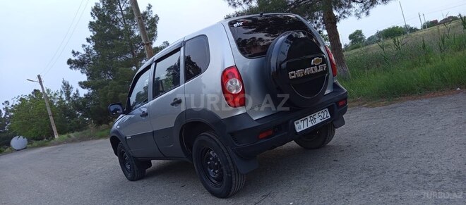 Chevrolet Niva 2015, 84,000 km - 1.7 л - Salyan