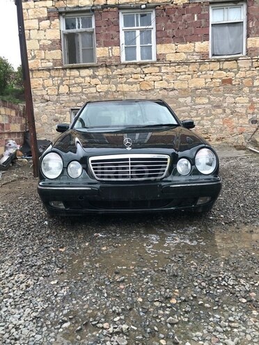 Mercedes E 240 2000, 297,000 km - 2.4 л - Göygöl