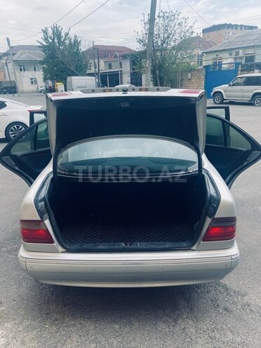 Mercedes E 240 2000, 335,444 km - 2.4 l - Xırdalan