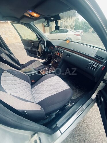 Mercedes E 240 2000, 335,444 km - 2.4 l - Xırdalan