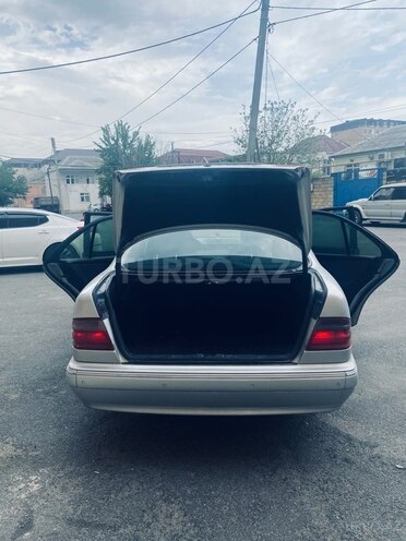 Mercedes E 240 2000, 335,444 km - 2.4 l - Xırdalan