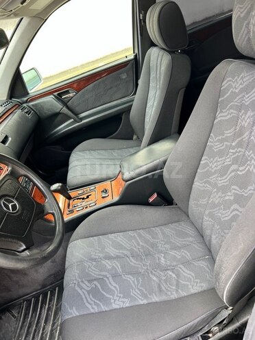 Mercedes E 200 1999, 327,000 km - 2.0 l - Sumqayıt