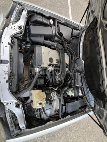 Mercedes E 200 1999, 327,000 km - 2.0 l - Sumqayıt