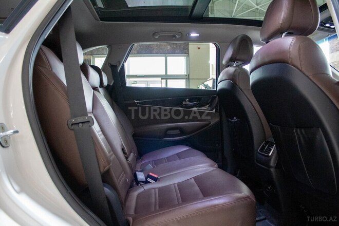 Kia Sorento-12