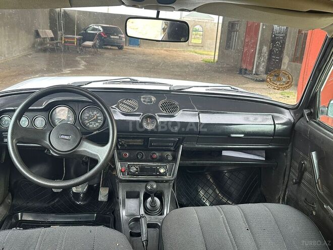 LADA (VAZ) 2106 1984, 80,000 km - 1.6 l - Salyan