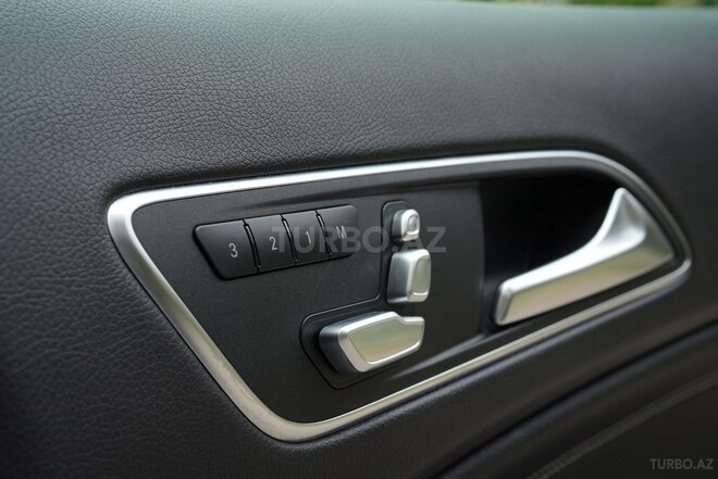 Mercedes GLA 250 4MATIC 2020, 79,000 km - 2.0 л - Bakı
