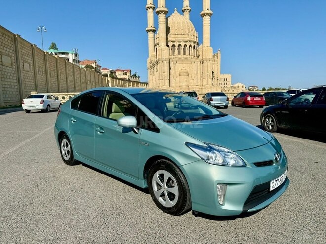 Toyota Prius 2015, 190,000 km - 1.8 l - Bakı