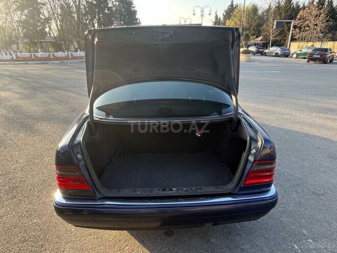 Mercedes E 240 1997, 475,663 km - 2.4 l - Füzuli