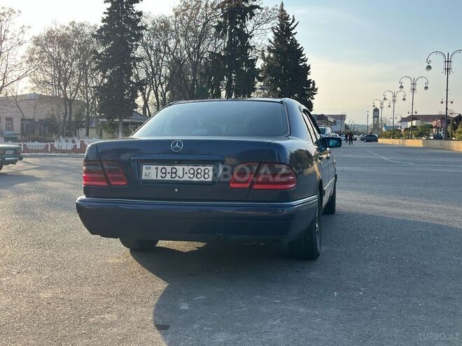Mercedes E 240 1997, 475,663 km - 2.4 l - Füzuli