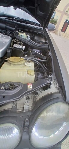 Mercedes E 270 2001, 907,560 km - 2.7 l - Bakı