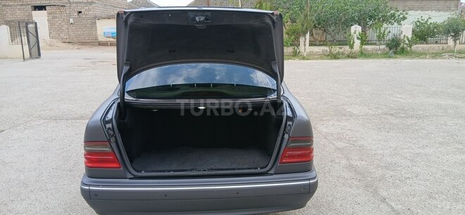 Mercedes E 270 2001, 907,560 km - 2.7 l - Bakı