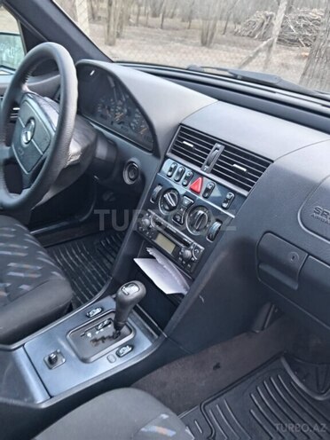 Mercedes C 200 2000, 330,000 km - 2.0 l - Qusar
