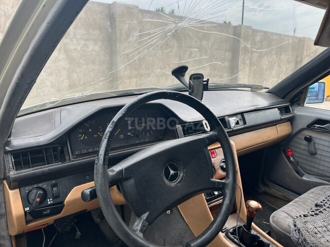 Mercedes E 200 d 1986, 344,344 km - 2.0 l - Zərdab