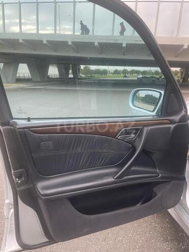 Mercedes E 220 d 2001, 385,902 km - 2.2 л - Bakı