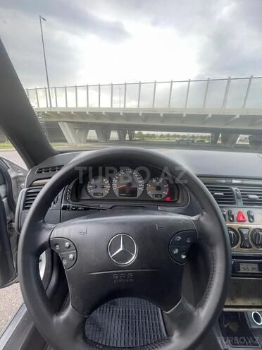 Mercedes E 220 d 2001, 385,902 km - 2.2 л - Bakı