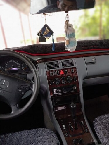 Mercedes E 240 1999, 381,693 km - 2.4 l - Cəlilabad