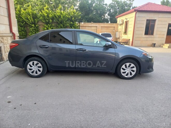 Toyota Corolla 2017, 136,794 km - 1.8 l - Bakı