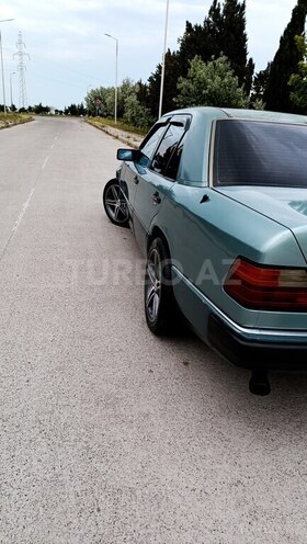 Mercedes E 220 1995, 326,287 km - 2.2 l - Sumqayıt