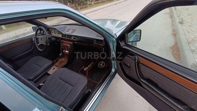Mercedes E 220 1995, 326,287 km - 2.2 l - Sumqayıt