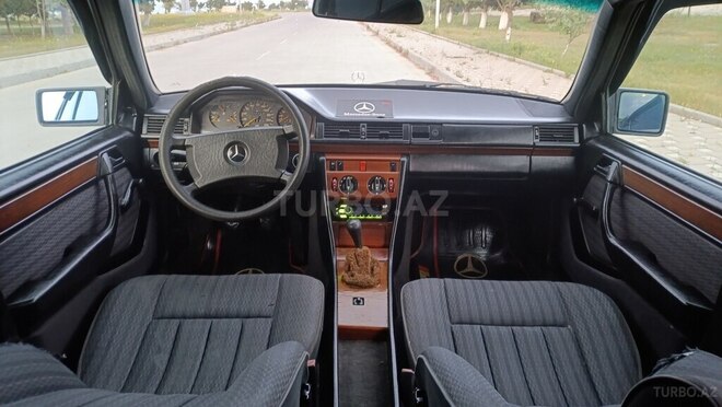 Mercedes E 220 1995, 326,287 km - 2.2 l - Sumqayıt