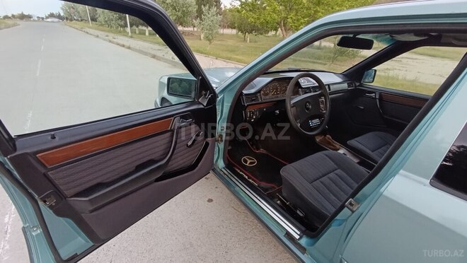 Mercedes E 220 1995, 326,287 km - 2.2 l - Sumqayıt