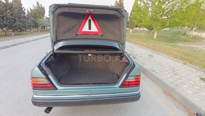 Mercedes E 220 1995, 326,287 km - 2.2 l - Sumqayıt