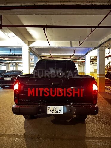Mitsubishi L200 2011, 271,000 km - 2.5 l - Bakı