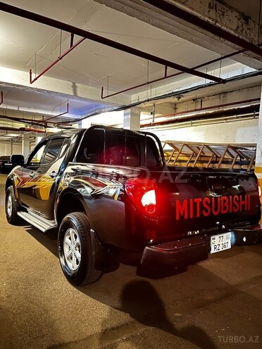Mitsubishi L200 2011, 271,000 km - 2.5 l - Bakı