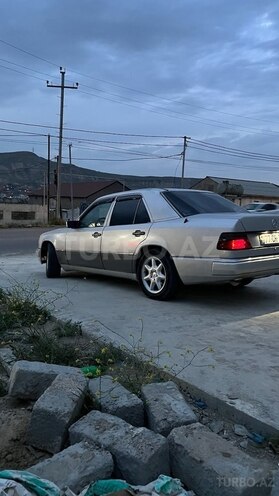 Mercedes E 230 1993, 573,600 km - 2.0 l - Bakı