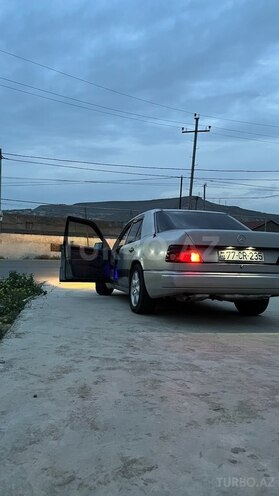 Mercedes E 230 1993, 573,600 km - 2.0 l - Bakı