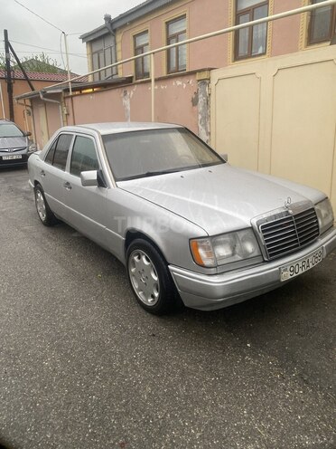 Mercedes E 300 1992, 357,432 km - 3.0 l - Quba