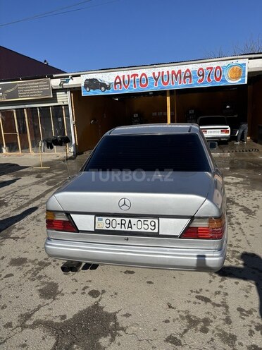 Mercedes E 300 1992, 357,432 km - 3.0 l - Quba