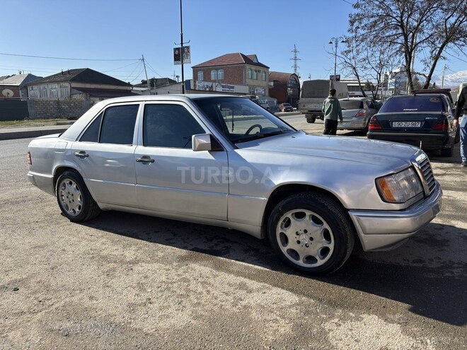 Mercedes E 300 1992, 357,432 km - 3.0 l - Quba