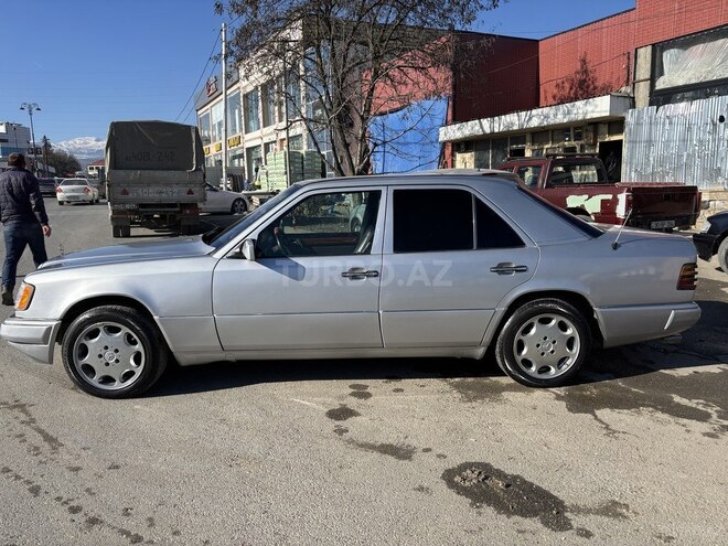 Mercedes E 300 1992, 357,432 km - 3.0 l - Quba