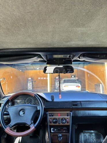 Mercedes E 300 1992, 357,432 km - 3.0 l - Quba